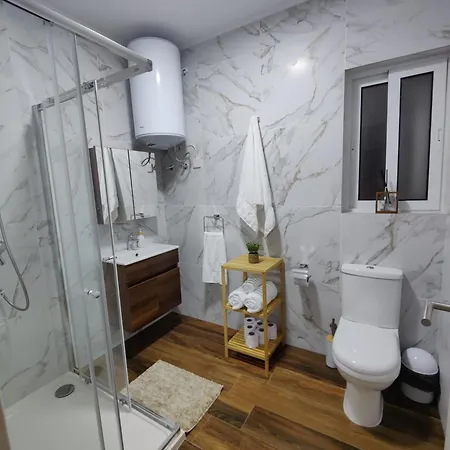 2br - Quiet Coastal Escape Daire