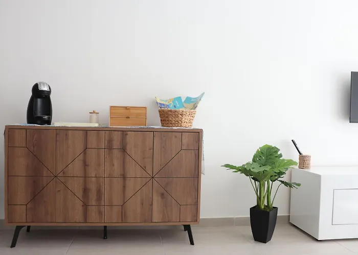 2br - Quiet Coastal Escape *