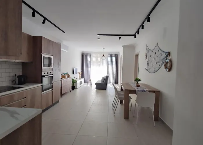 2br - Quiet Coastal Escape Appartement