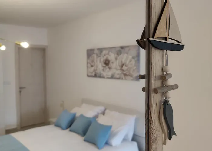 2br - Quiet Coastal Escape Apartment *